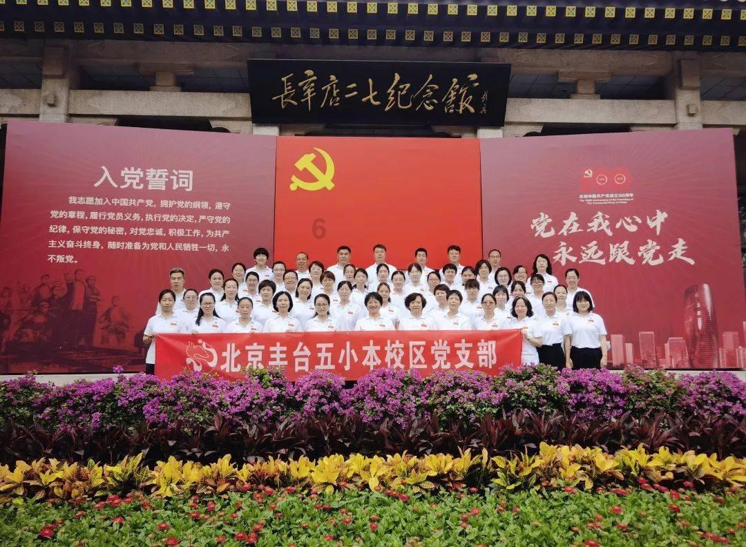 美国芝加哥再迎“血腥周末”:两名青少年走出高中时遭枪杀